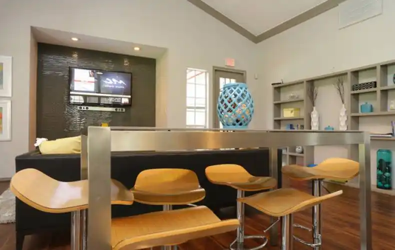 Rental by Apartment Wolf | Covington Creek | 4188 W Pioneer Dr, Irving, TX 75061 | apartmentwolf.com