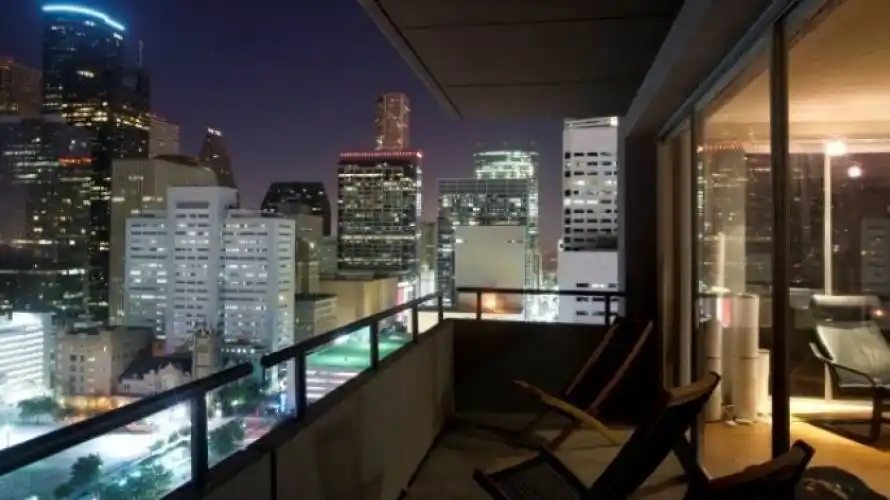 Rental by Apartment Wolf | Houston House | 1619 Fannin St, Houston, TX 77002 | apartmentwolf.com