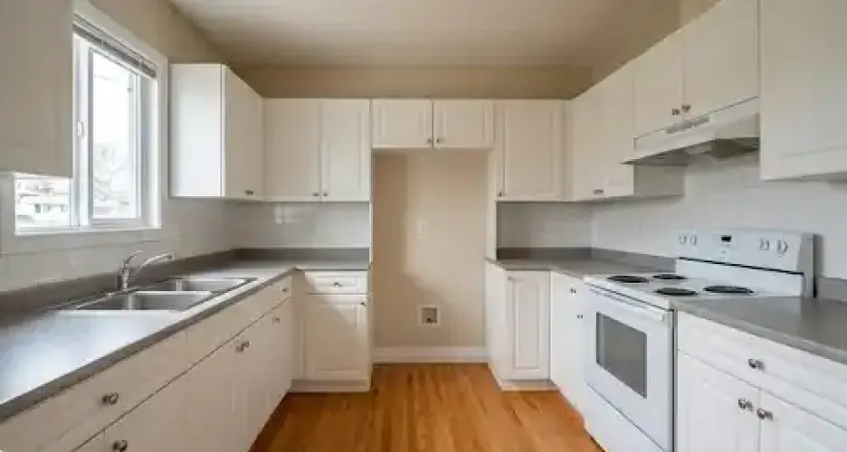 Rental by Apartment Wolf | Harding | 334 W Harding Blvd | apartmentwolf.com