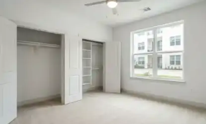 Rental by Apartment Wolf | Sam | 702 N Sam Houston Pky E | apartmentwolf.com